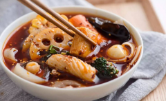 知名麻辣燙出現(xiàn)食品安全問題，如何保障吃的安全？